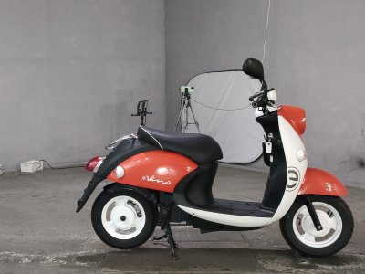 Yamaha E-VINO 2015