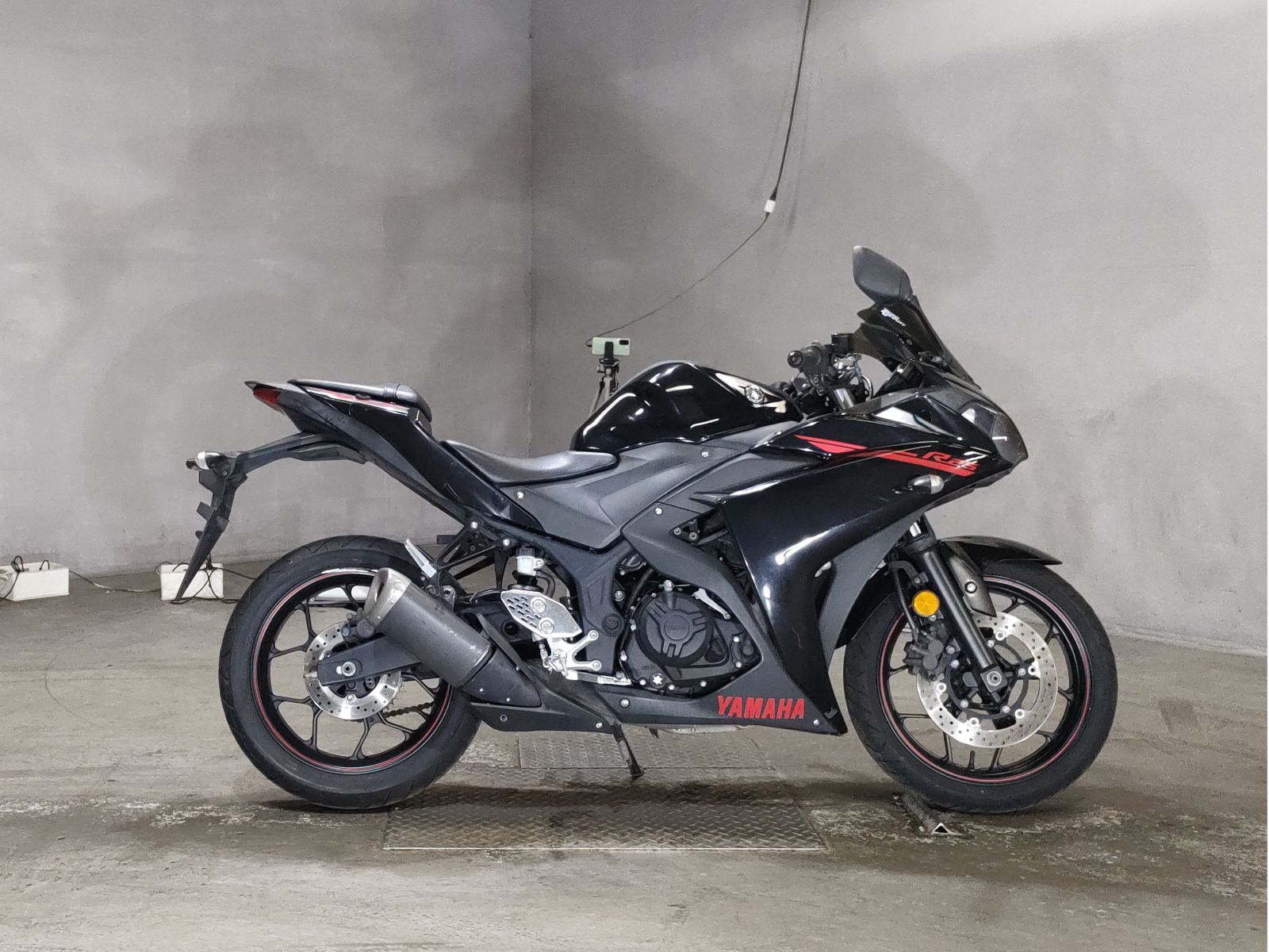 Yamaha YZF-R25 2015