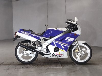 Yamaha FZR400 1987