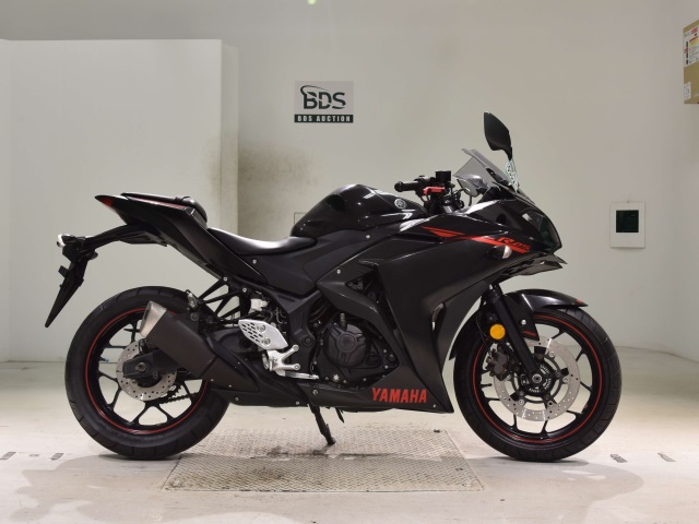 Yamaha YZF-R25A 2015