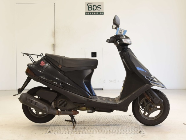 Suzuki ADDRESS V100