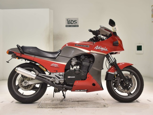 Kawasaki GPZ900R 1999