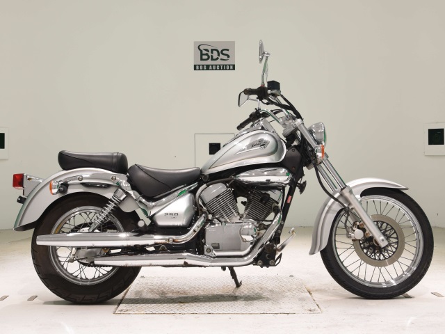 Suzuki INTRUDER 250LC 2001