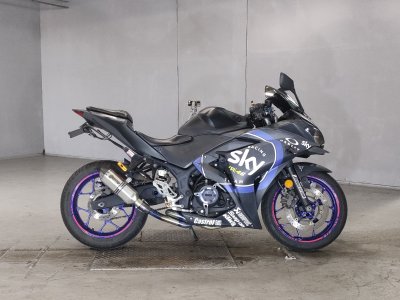 Yamaha YZF-R25 2015