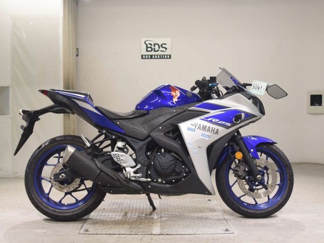 Yamaha YZF-R25 2015