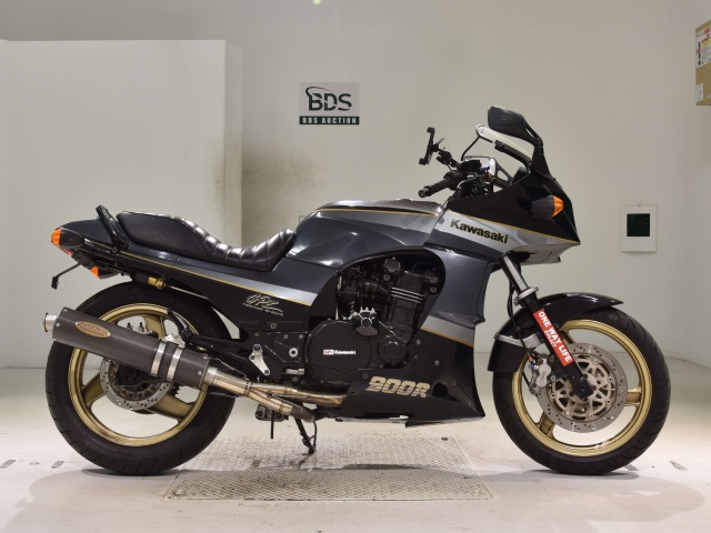 Kawasaki GPZ900R 1990