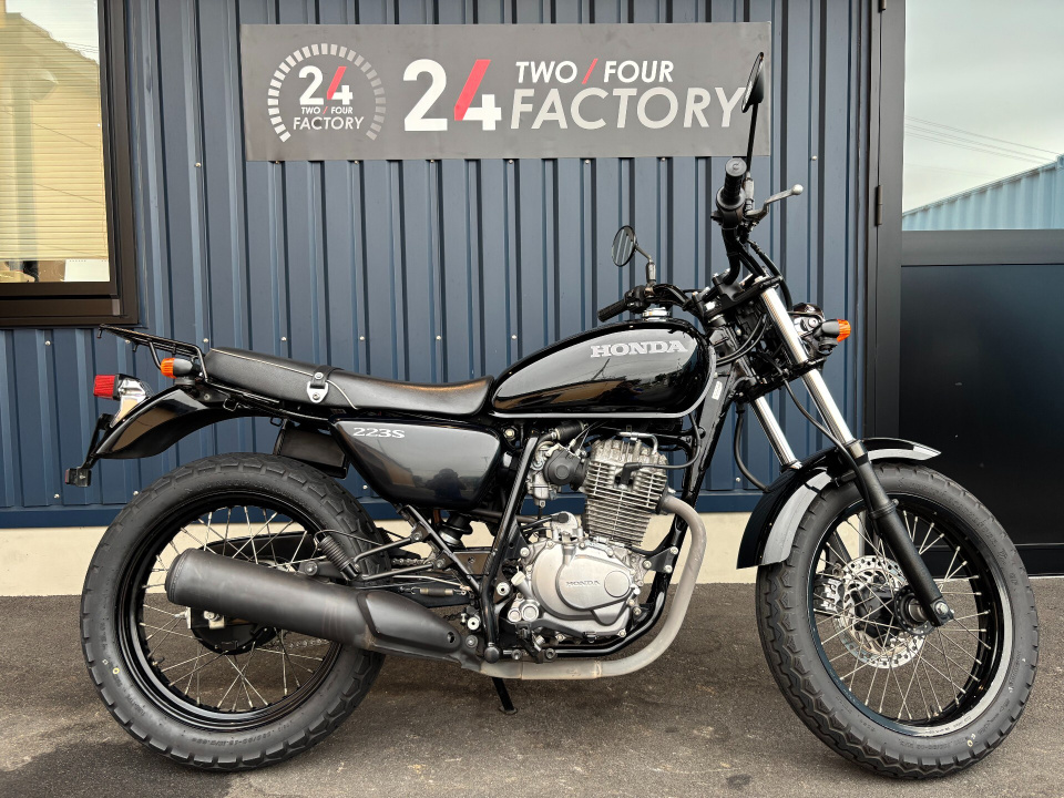 Honda CB223S 2010