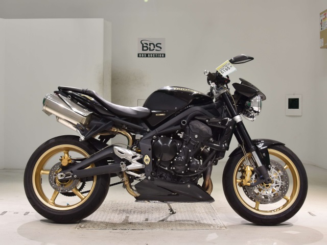 Triumph STREET TRIPLE R 2010