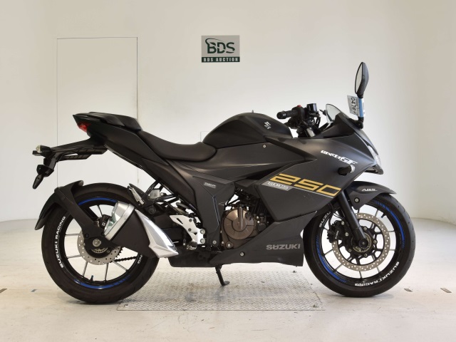 Suzuki GIXXER250SF
