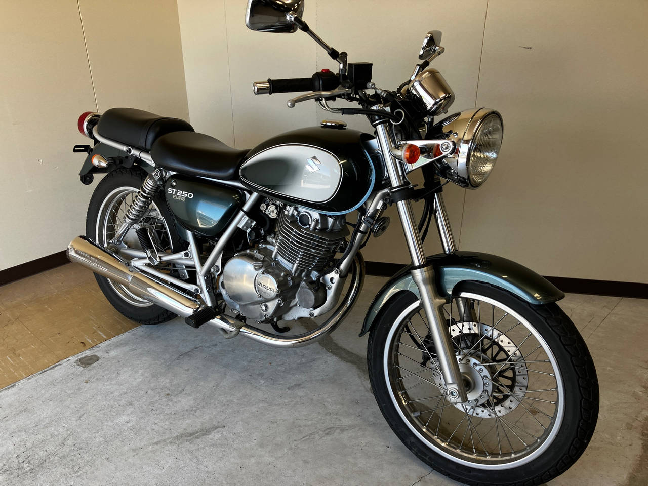 Suzuki ST250E TYPES 2012