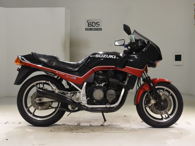 Suzuki GSX400FW 1983