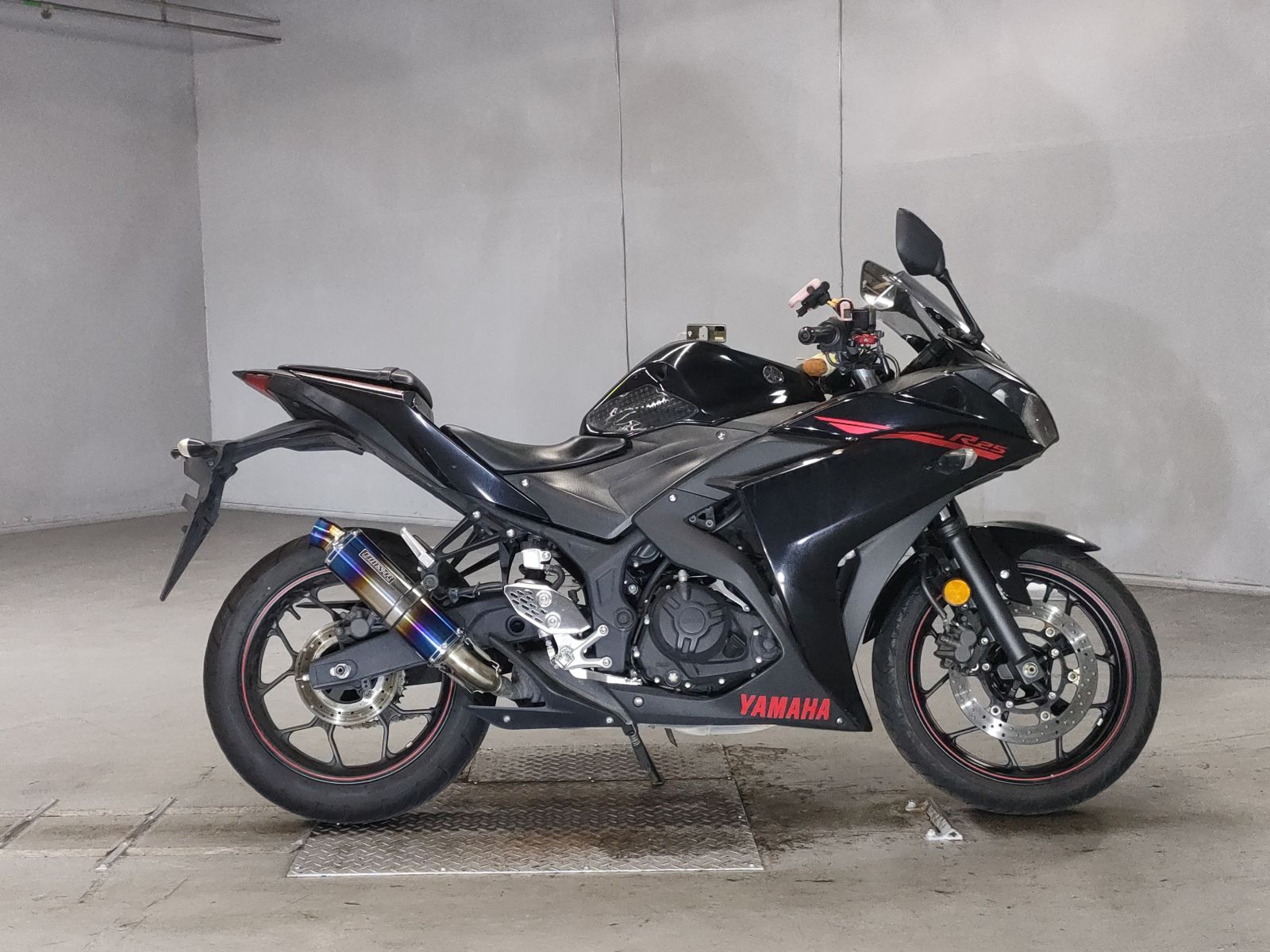 Yamaha YZF-R25 2015