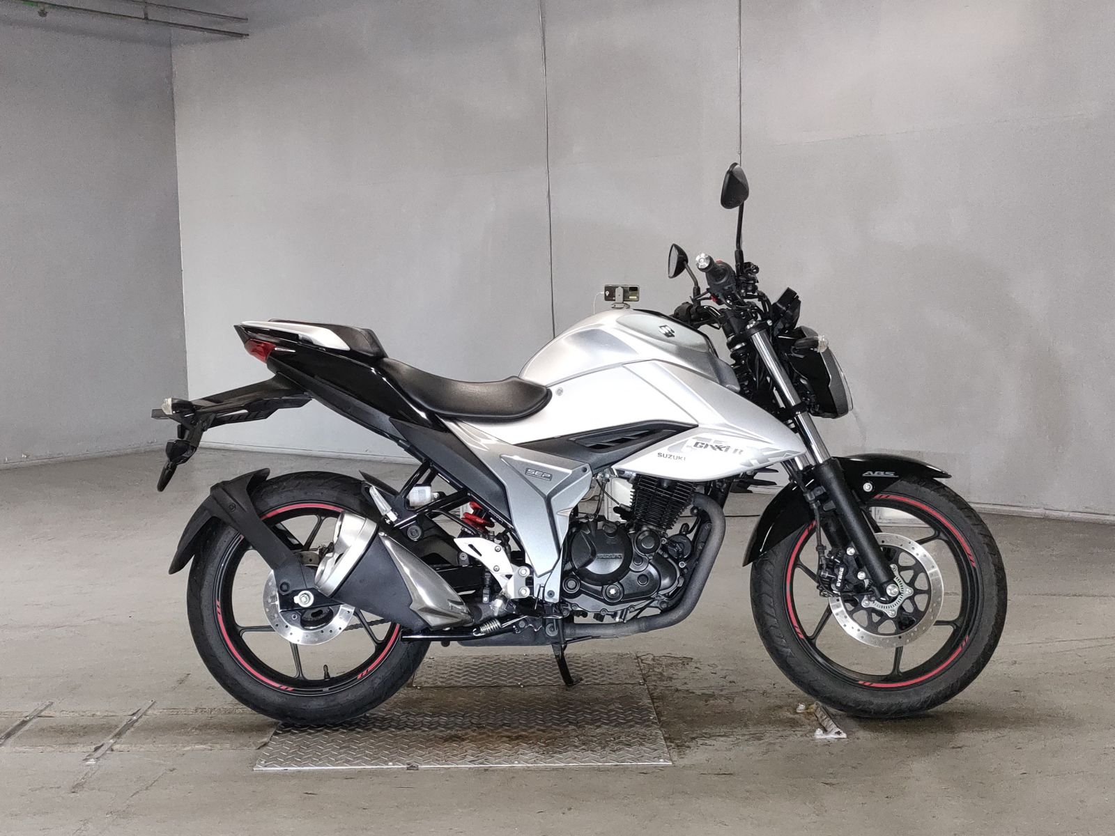 Suzuki GIXXER150