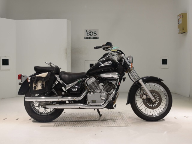 Suzuki INTRUDER 250LC 2004