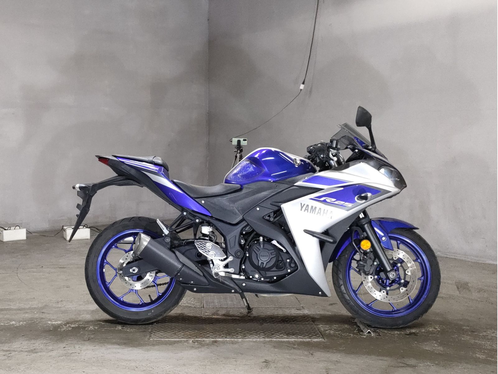 Yamaha YZF-R25 2015
