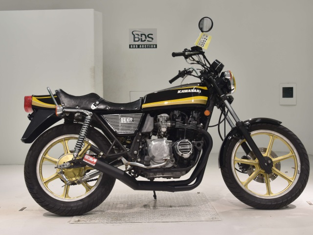 Kawasaki KZ550 2024