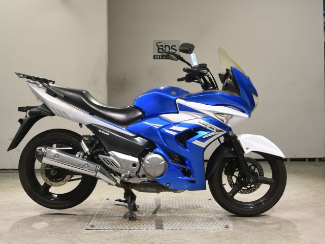Suzuki GSR250F