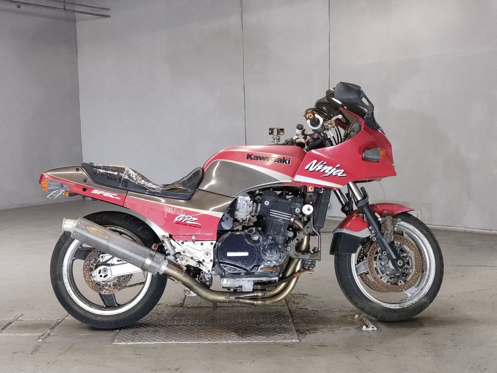 Kawasaki GPZ900R 2000
