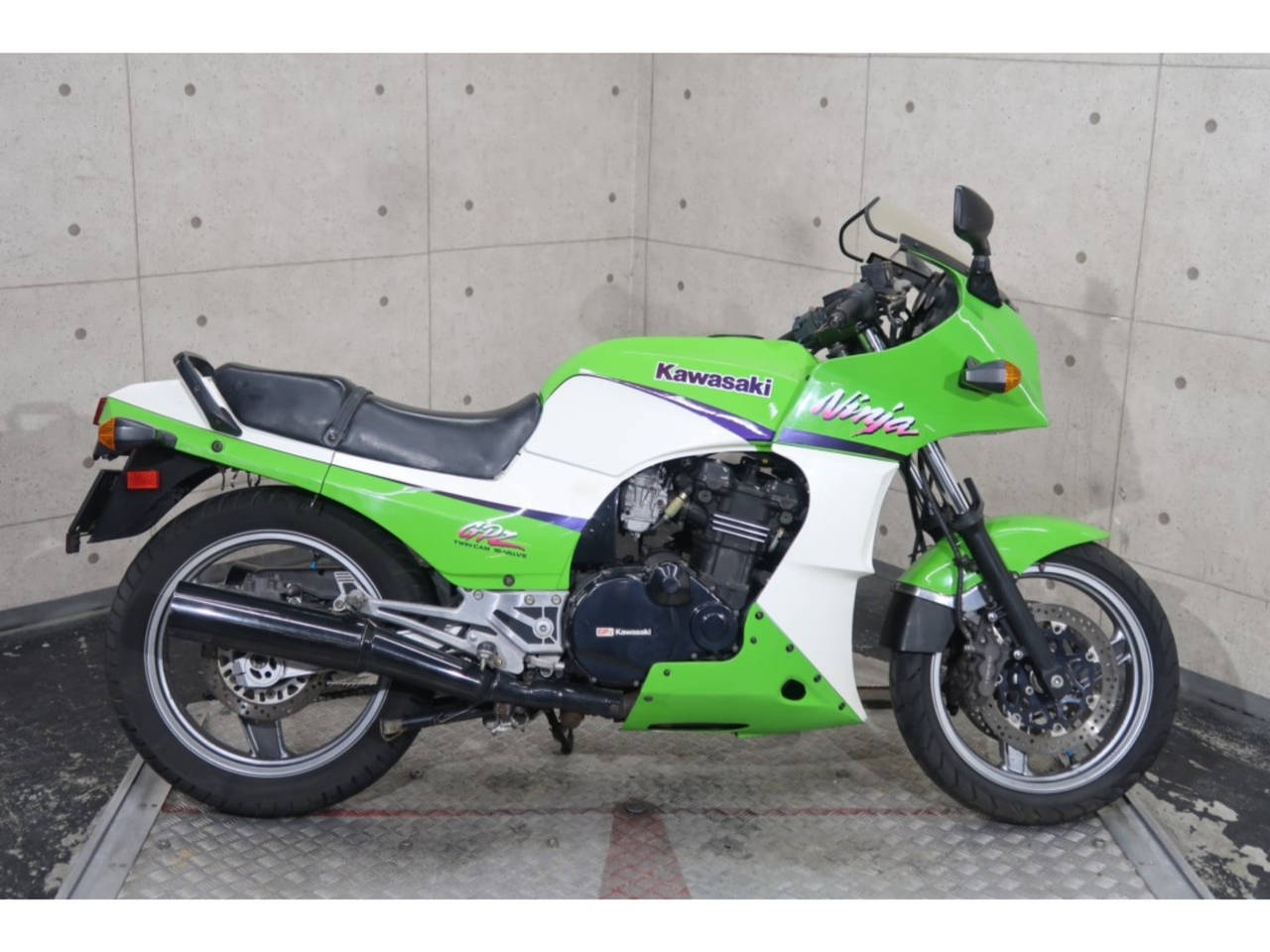 Kawasaki GPZ900R 1999