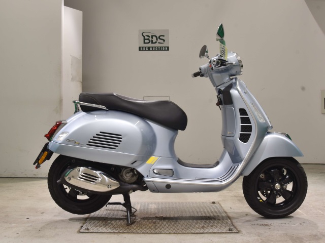 Vespa GTS300 2021