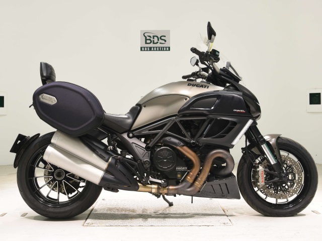 Ducati DIAVEL STRADA 2013