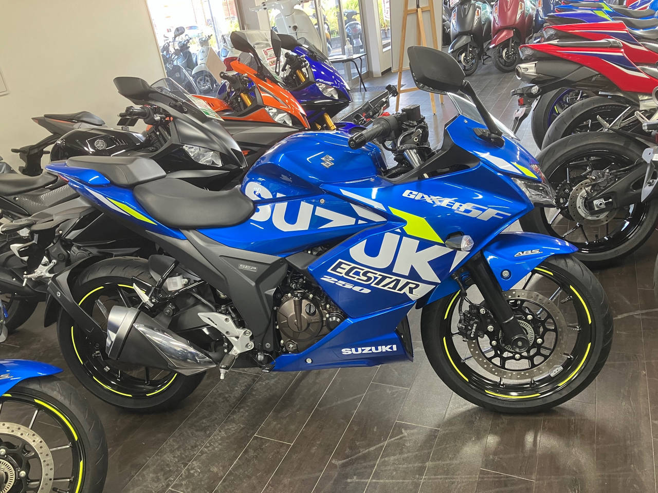 Suzuki GIXXER250SF