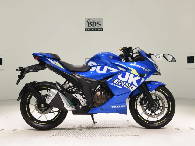 Suzuki GIXXER250SF
