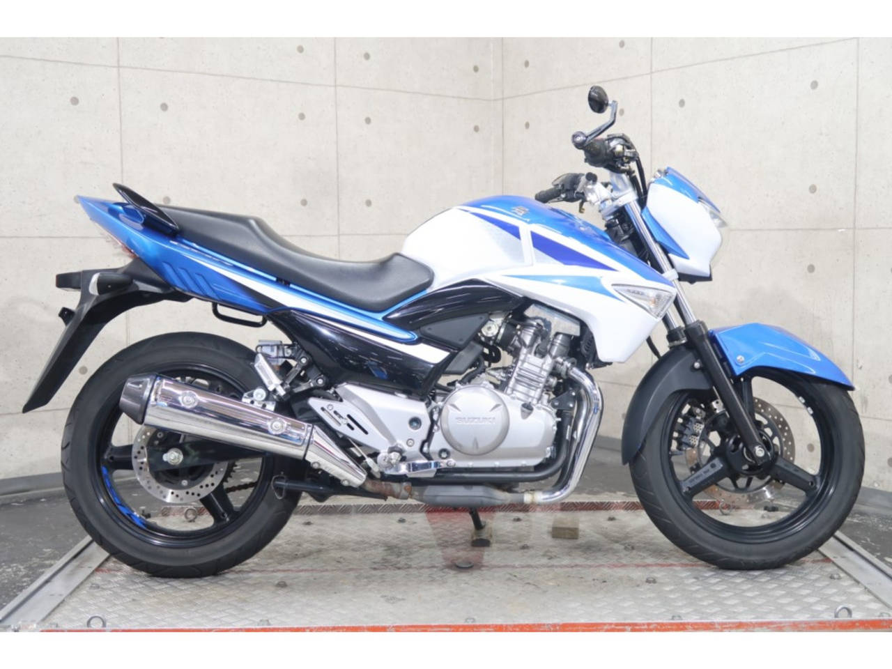 Suzuki GSR250