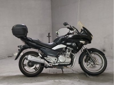 Suzuki GSR250S