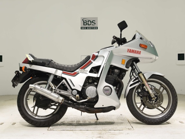 Yamaha XJ750D 1983