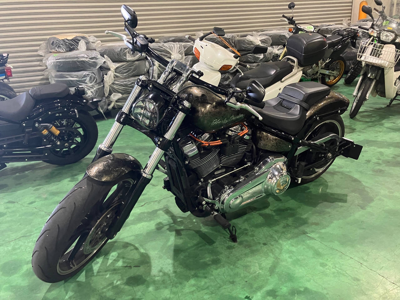 HD BREAKOUT FXBRS1870 2021