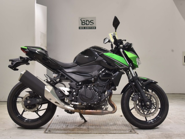 Kawasaki Z400 2021