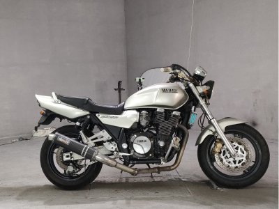 Yamaha XJR1200 2025