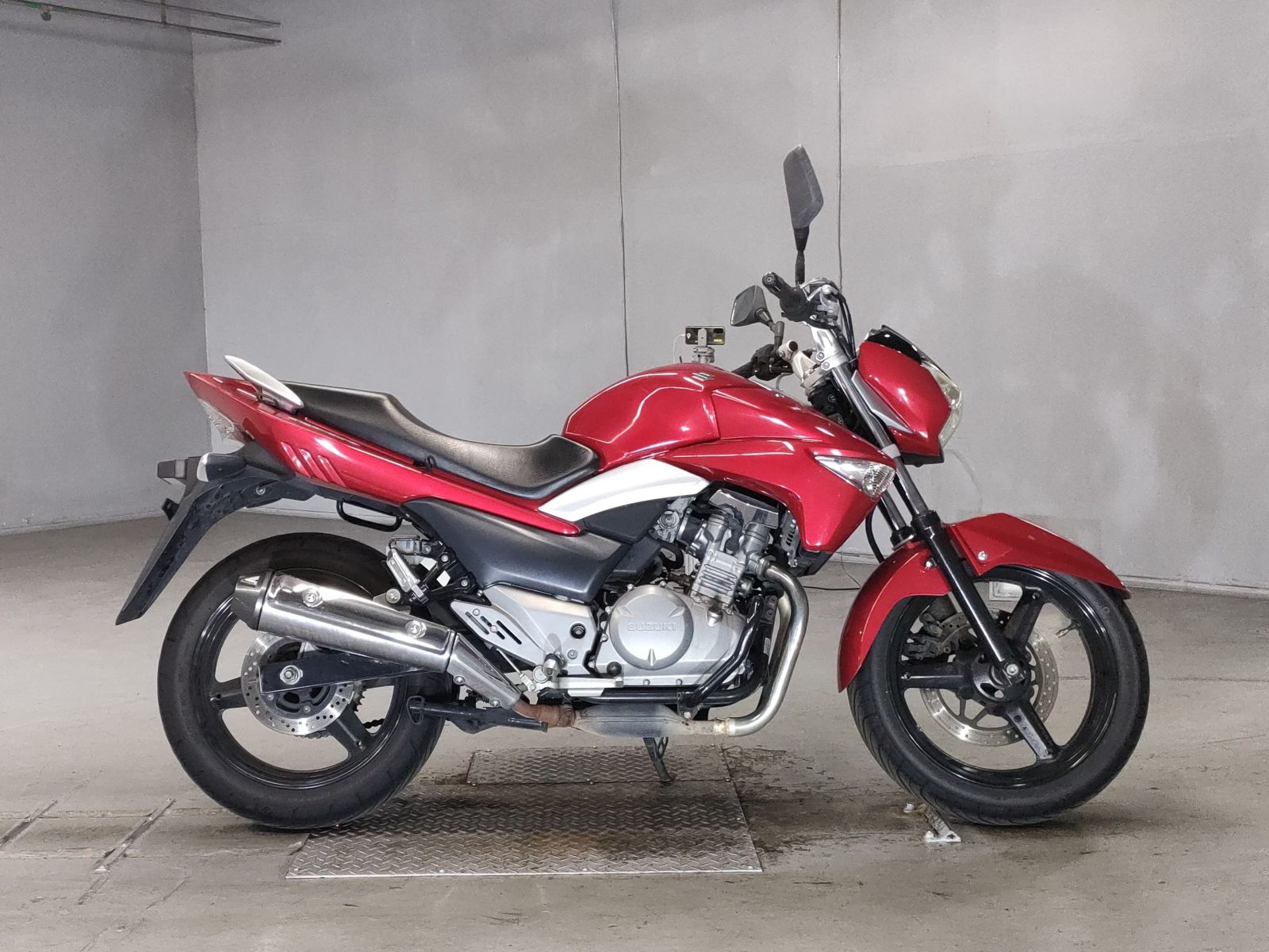 Suzuki GSR250