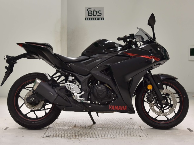 Yamaha YZF-R25 2015