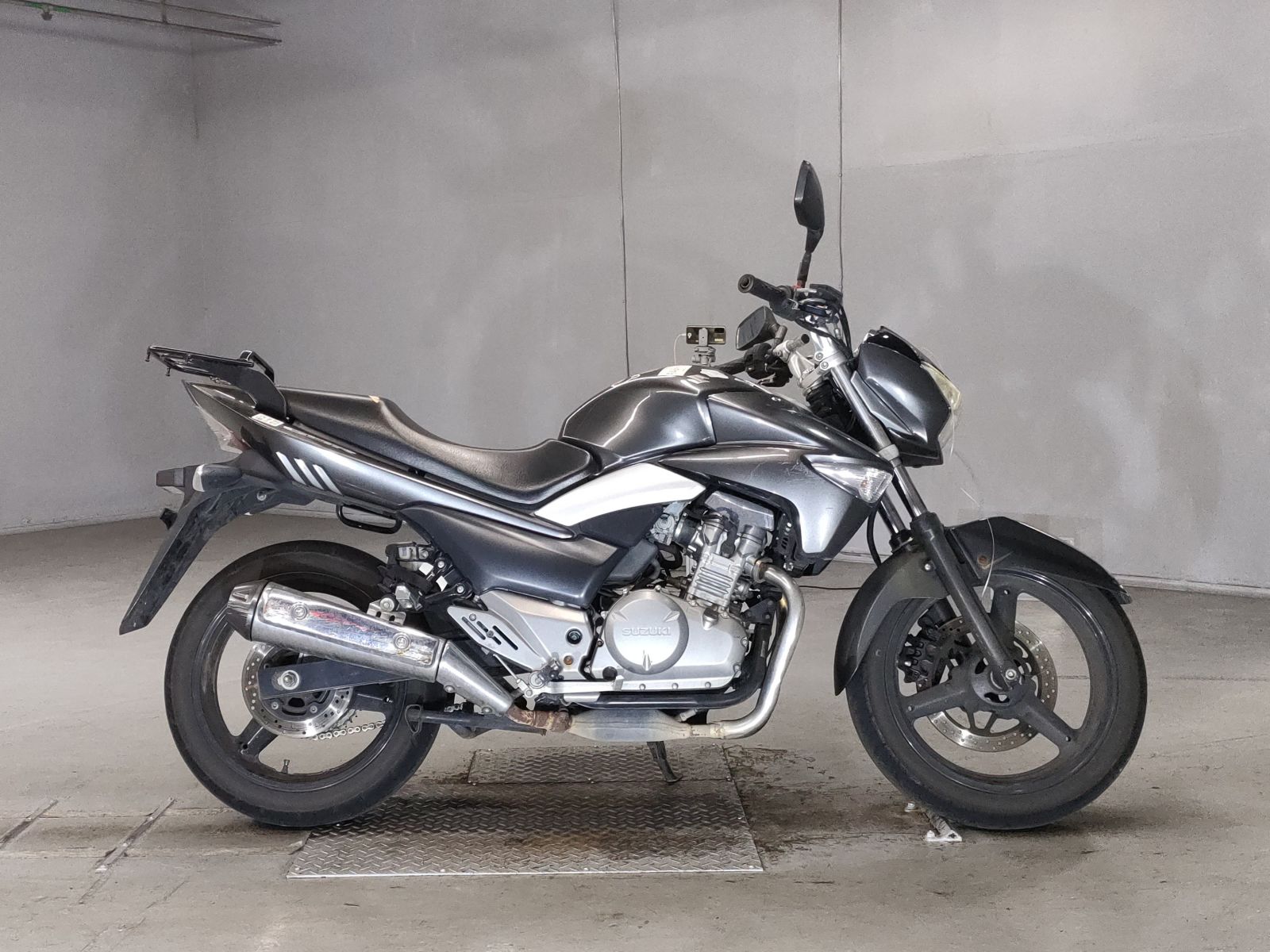 Suzuki GSR250