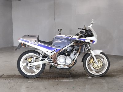 Yamaha FZR250