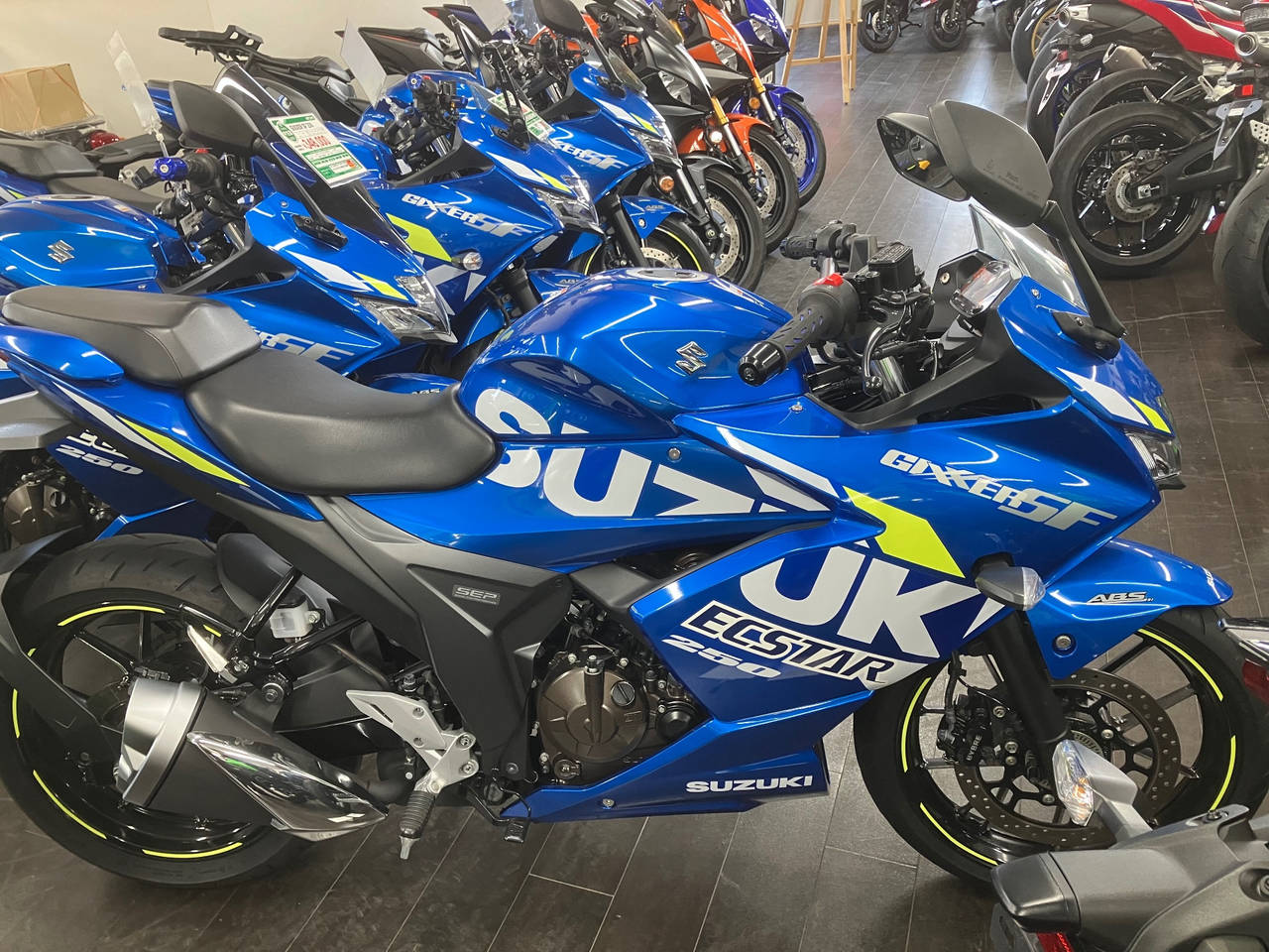 Suzuki GIXXER250SF