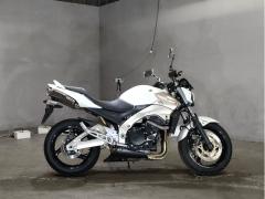Suzuki GSR400 2009