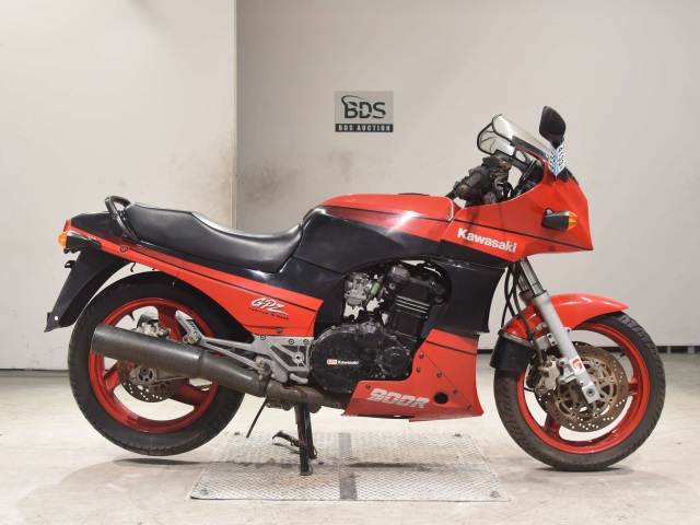Kawasaki GPZ900R 1995