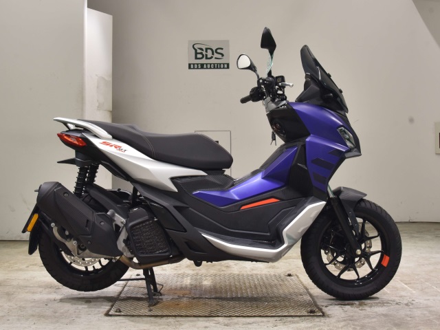 Aprilia SR GT200 2022