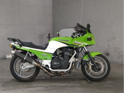 Kawasaki GPZ900R 2002