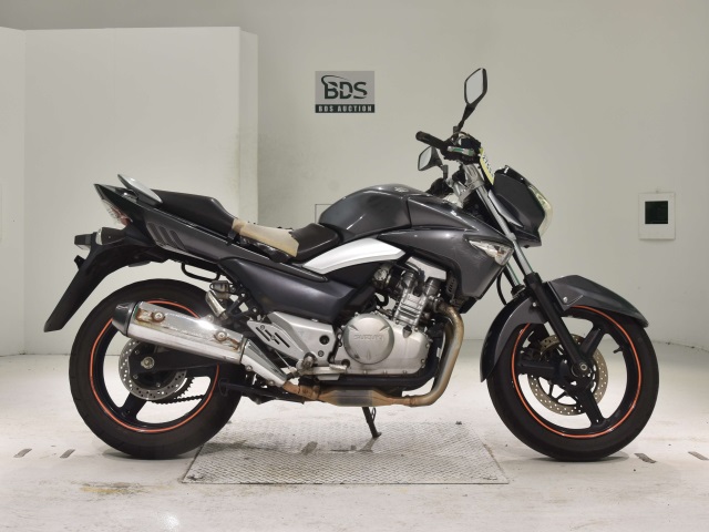 Suzuki GSR250