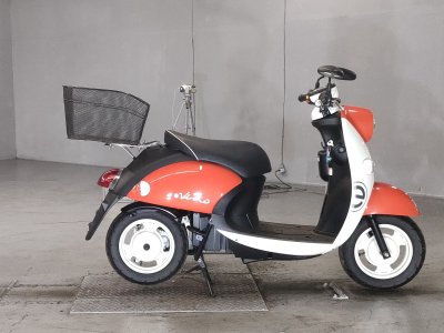 Yamaha E-VINO 2015