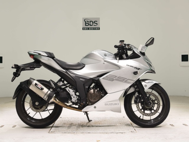 Suzuki GIXXER250SF