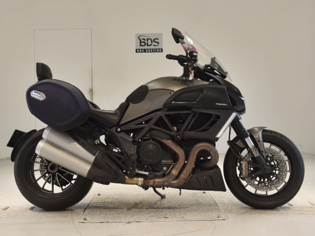 Ducati DIAVEL STRADA 2013