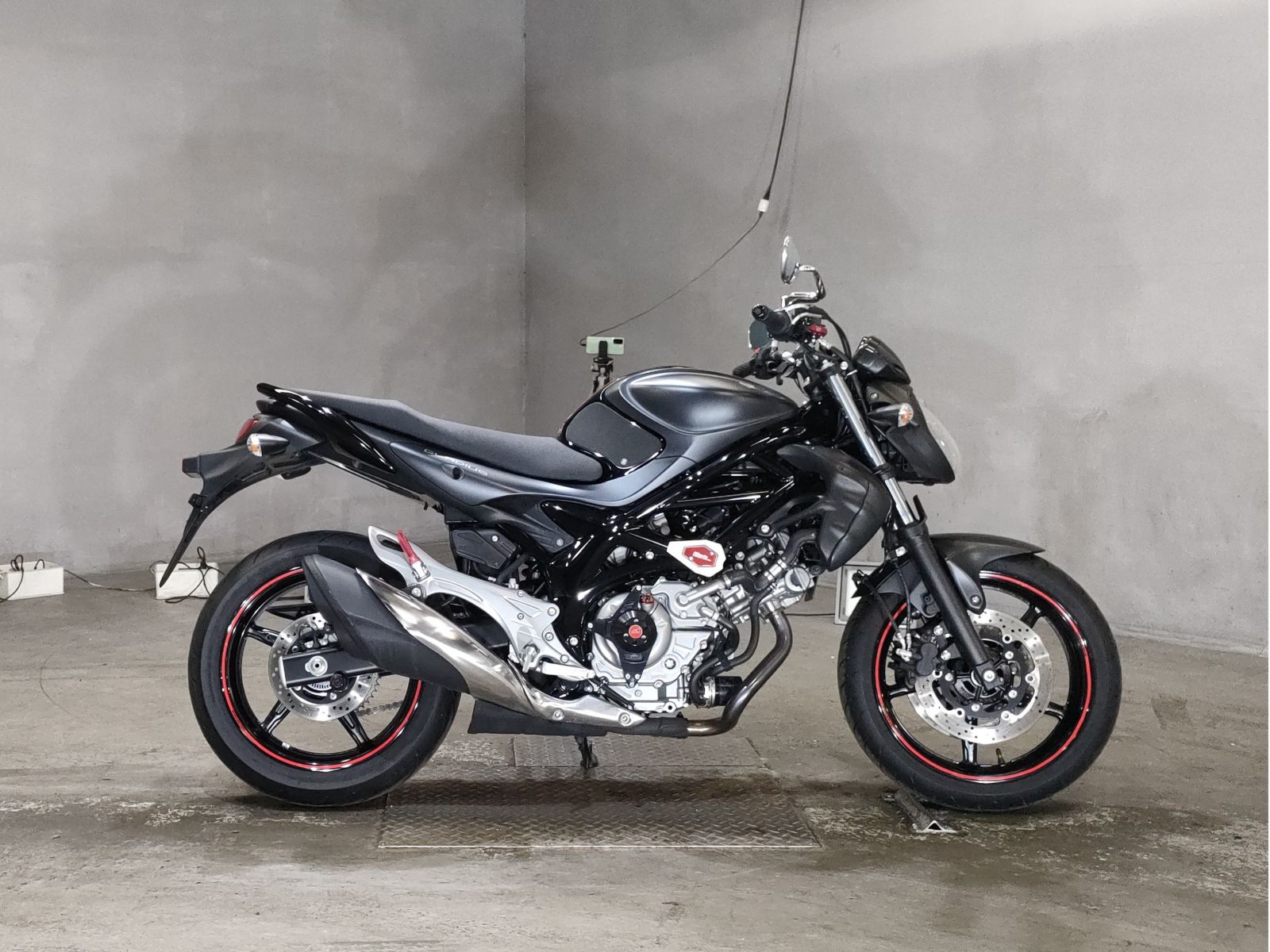 Suzuki GLADIUS SFV650 2015