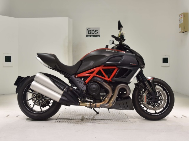 Ducati DIAVEL CARBON 2011
