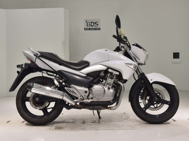 Suzuki GSR250