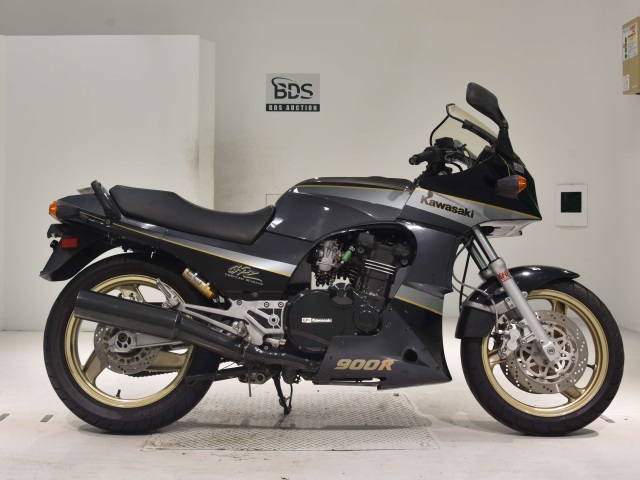 Kawasaki GPZ900R 1996